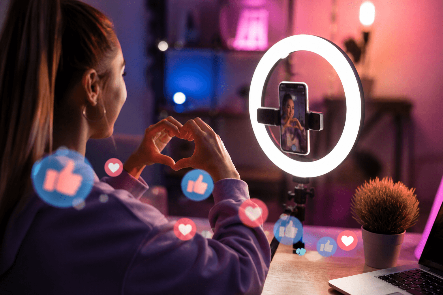 Influencerka prowadzi transmisje na TikToku - źródło: AI